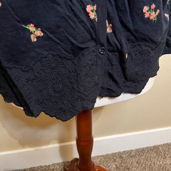 Lucky Brand top black long sleeve button front floral knit & lace hemline Sz XL - Picture 3 of 10